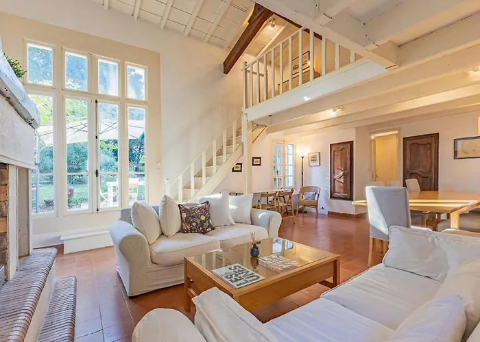 בית נופש Winemaker's By Vineyards Pézenas